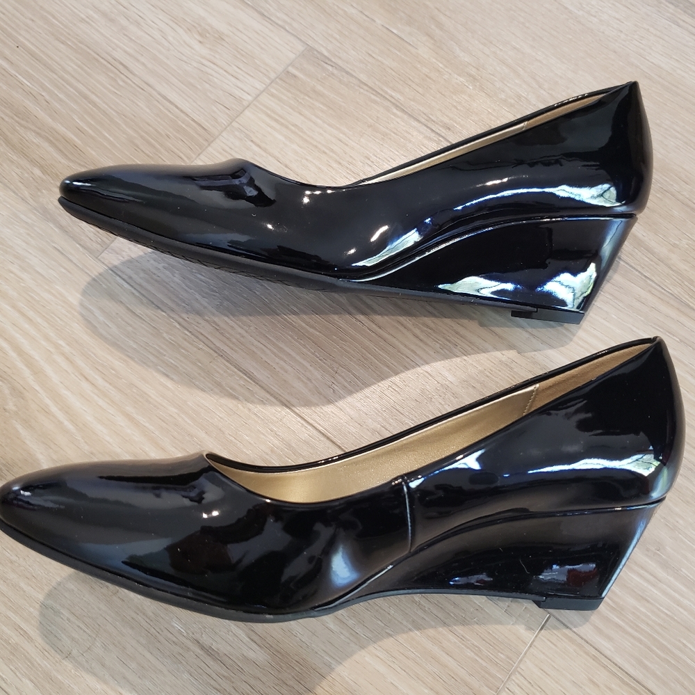 Bandolino Wedge size 7 1/2